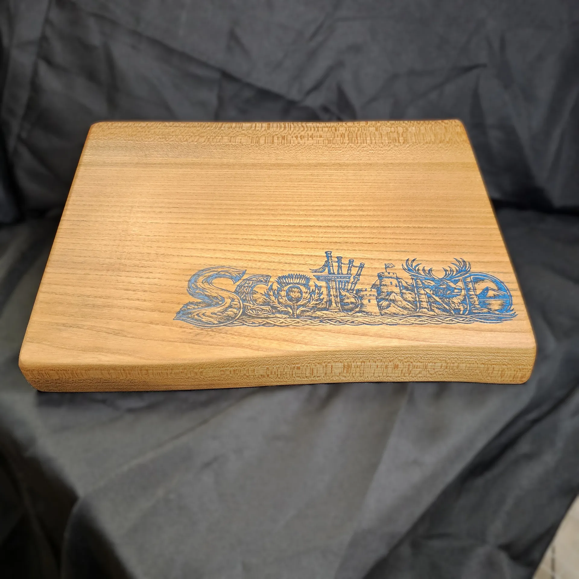 Scotland Engraved Solid Oak Chopping Board – Heritage Design