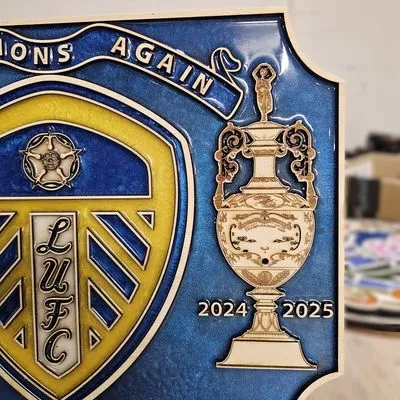 New Leeds United F.C. 2025 EFL Champions Wooden and Resin Crest - Image 4