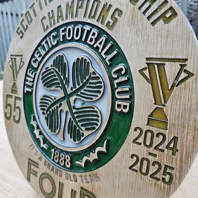 New Celtic F.C. 2025 Champions Wooden and Resin Crest - Image 5