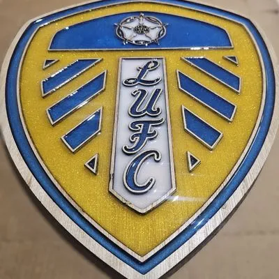 Leeds United F.C. Handcrafted Wooden and Resin Crest - Image 5