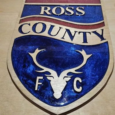 Ross County F.C. Handcrafted Wooden and Resin Crest - Image 3
