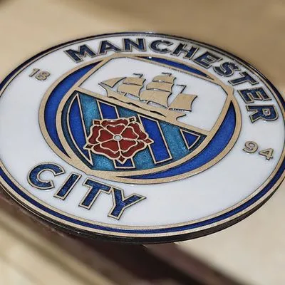 Manchester City F.C. Handcrafted Wooden and Resin Crest - Image 4