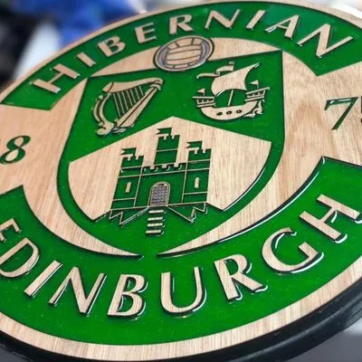Hibernian F.C. Handcrafted Wooden & Resin Crest - Image 3