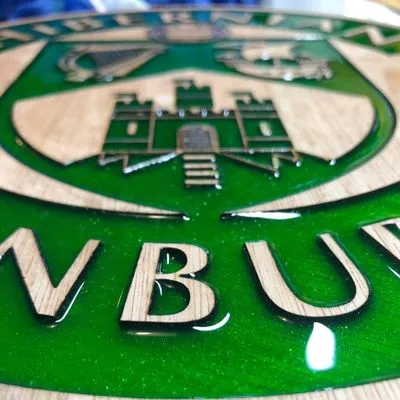 Hibernian F.C. Handcrafted Wooden & Resin Crest - Image 6