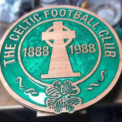 Celtic Glasgow Wooden and Resin Crest - Old Celtic Cross - Image 3