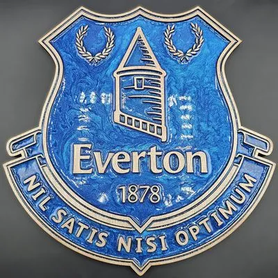 Everton F.C. Handcrafted Wooden and Resin Crest - Image 2