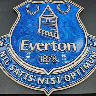 Everton F.C. Handcrafted Wooden and Resin Crest - Image 3