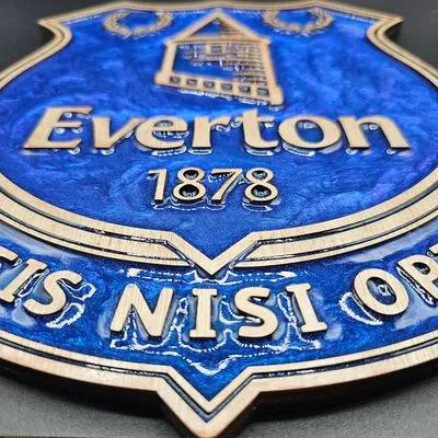 Everton F.C. Handcrafted Wooden and Resin Crest - Image 5