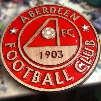Aberdeen F.C. Handcrafted Wooden and Resin Crest - Image 2