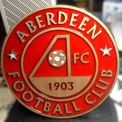 Aberdeen F.C. Handcrafted Wooden and Resin Crest - Image 3