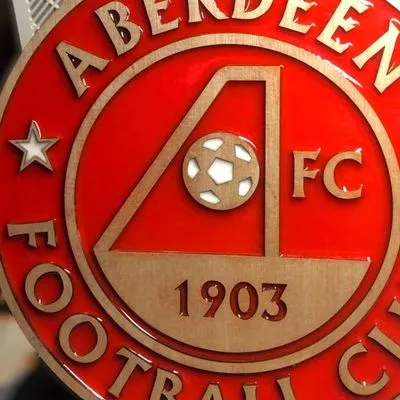 Aberdeen F.C. Handcrafted Wooden and Resin Crest - Image 4