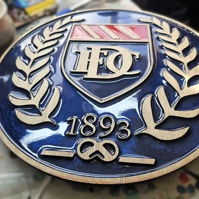 Dundee F.C. Handcrafted Wooden and Resin Crest - Image 3