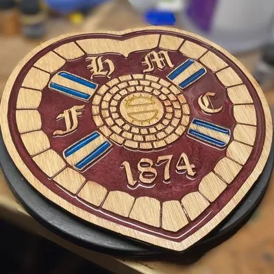 Hearts of Midlothian F.C. Handcrafted Wooden & Resin Crest - Image 2