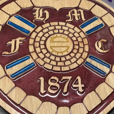 Hearts of Midlothian F.C. Handcrafted Wooden & Resin Crest - Image 5