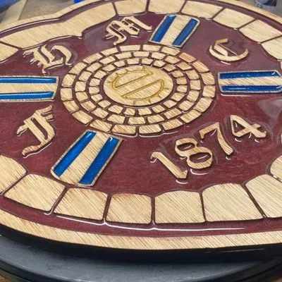 Hearts of Midlothian F.C. Handcrafted Wooden & Resin Crest - Image 6