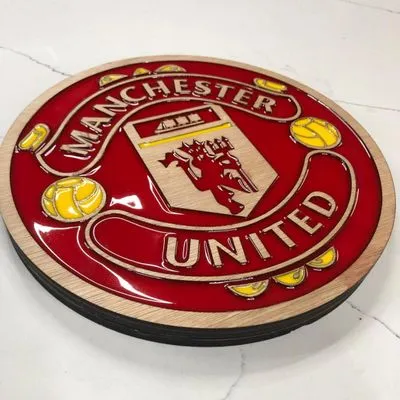 Manchester United Wooden and Resin Crest - Image 3
