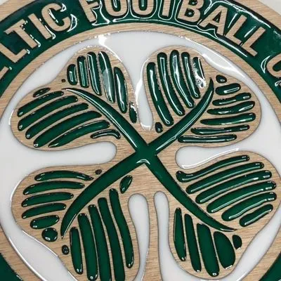 Celtic Glasgow Wooden and Resin Crest - Image 6